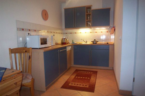 Küche der 2-Raum-Ferienwohnung im Ostseebad Binz auf Rügen - Urlaub im Feriendomizil