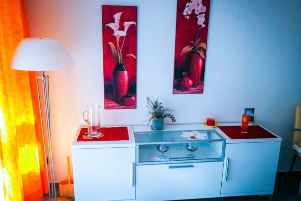 Wohnzimmer der 2-Raum-Ferienwohnung im Ostseebad Binz auf der Insel Rügen - Urlaub im Feriendomizil buchen